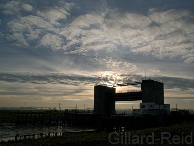 Thames path
            extension - photo