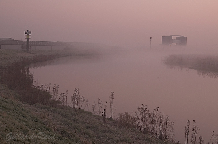 Thames path
            extension - photo